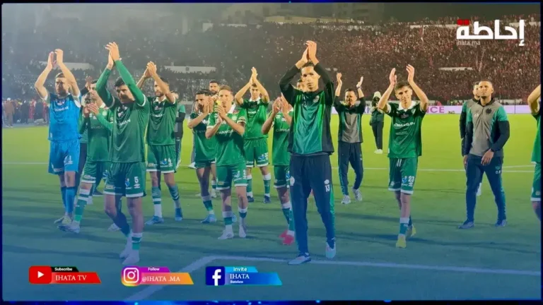 لاعبو الرجاء يحيّون الجماهير الخضراء بعد عرض جماهيري استثنائي في الديربي