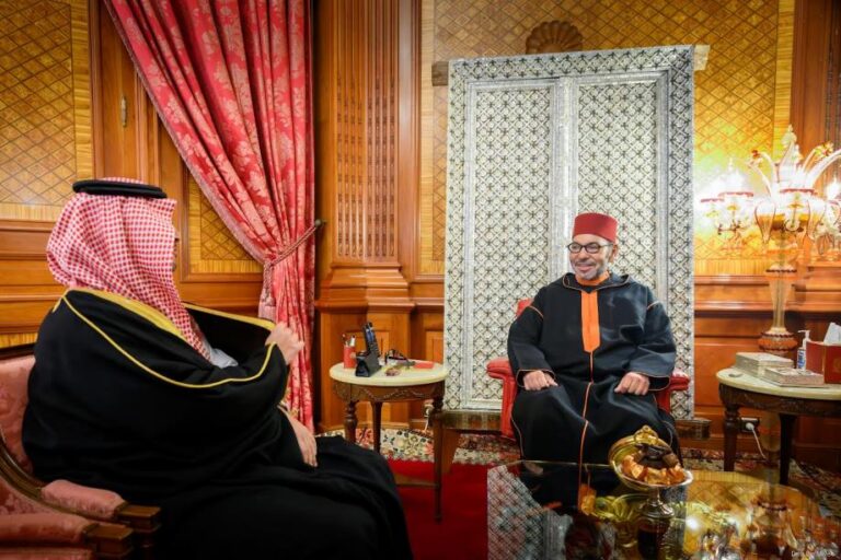 الملك يستقبل بالدار البيضاء مبعوثا من خادم الحرمين الشريفين ومن ولي عهد المملكة العربية السعودية حاملا رسالة شفوية لجلالته