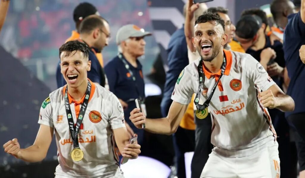 نهضة بركان يواجه، مساء يوم غد السبت بملعب (30 يونيو) بالقاهرة، نادي بيراميدز المصري