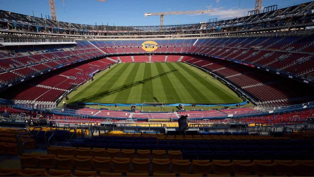 ويفا يمنح الضوء الأخضر لعودة برشلونة إلى كامب نو في دوري الأبطال