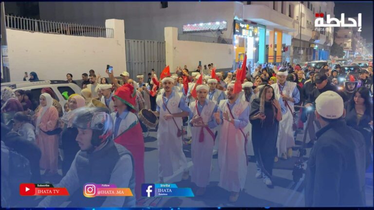 البيضاويون يحتفلون بالقرار الأممي الداعم للحكم الذاتي للصحراء المغربية