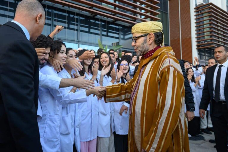 الملك يدشن المركب الاستشفائي الجامعي الدولي للرباط ويأمر بافتتاح مركز أكادير الطبي