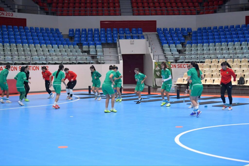 المنتخب الوطني المغربي النسوي لكرة القدم داخل القاعة يستعد للقاء بولونيا