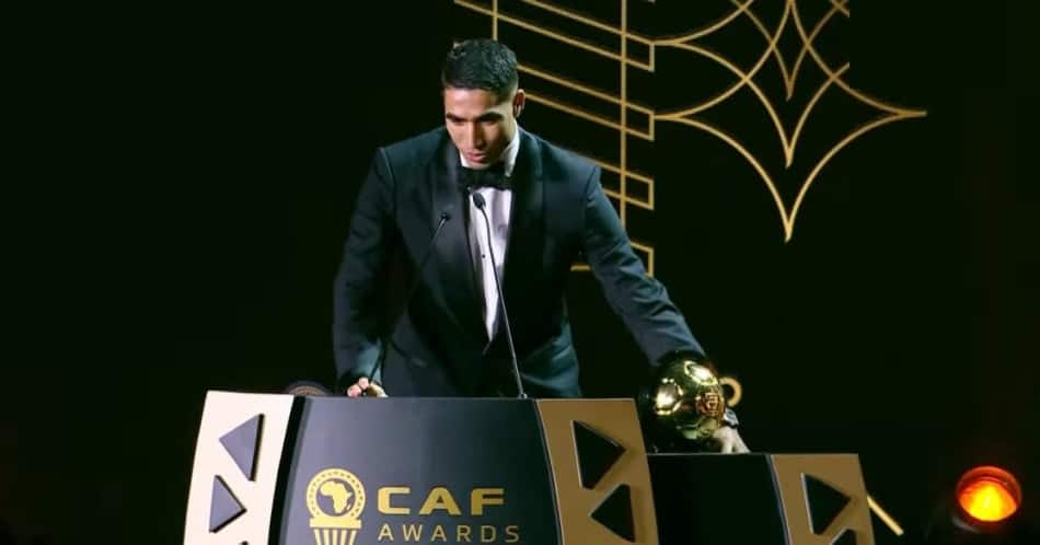 النجم المغربي أشرف حكيمي يتوج بجائزة أفضل لاعب أفريقي لسنة 2025