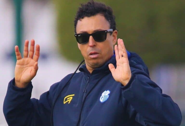 اتحاد طنجة يعلن عن فك الارتباط بالمدرب هلال الطير