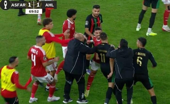 الكاف يعاقب الجيش الملكي والوداد
