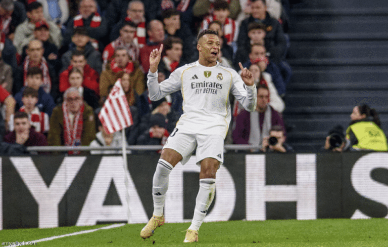 الفرنسي كيليان مبابي مهاجم ريال مدريد يحتفل بهدفه في مرمى أتلتيك بلباو ضمن الدوري الإسباني لكرة القدم
