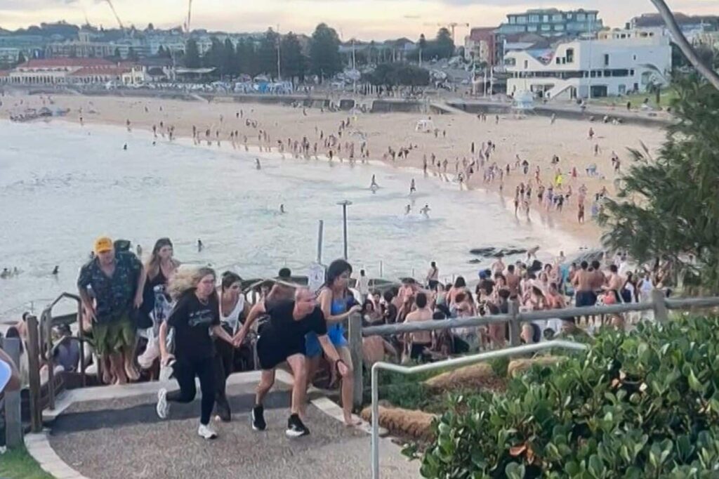 11 قتيلا بإطلاق نار أثناء إحياء عيد يهودي في أشهر شواطئ أستراليا