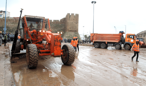 التساقطات الاستثنائية بآسفي.. استئناف حركة السير بالعديد من المحاور الطرقية بالمدينة