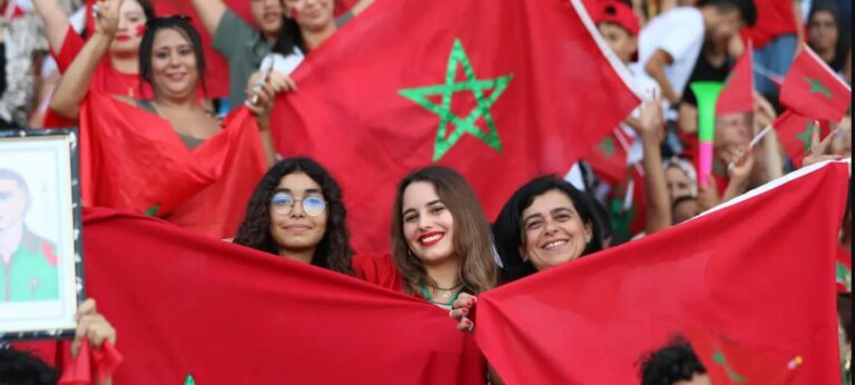 يستعد، المغرب ، لاستقبال عدد كبير من المشجعين من مختلف أنحاء إفريقيا والعالم، وفي الوقت نفسه يمكن للجماهير أن تتطلع إلى التعرف على بلد يتميّز بالدفء، حسن الضيافة، والتنوع اللغوي.