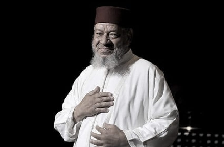 رحيل عبد الهادي بلخياط.. المغرب يودع صوتا ذهبيا صنع مجد الأغنية المغربية