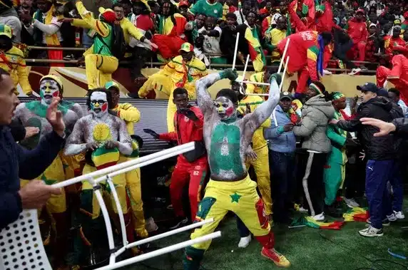 إيقاف 19 مشجعا بينهم جزائري خلال نهائي كأس أمم إفريقيا بين المغرب والسنغال