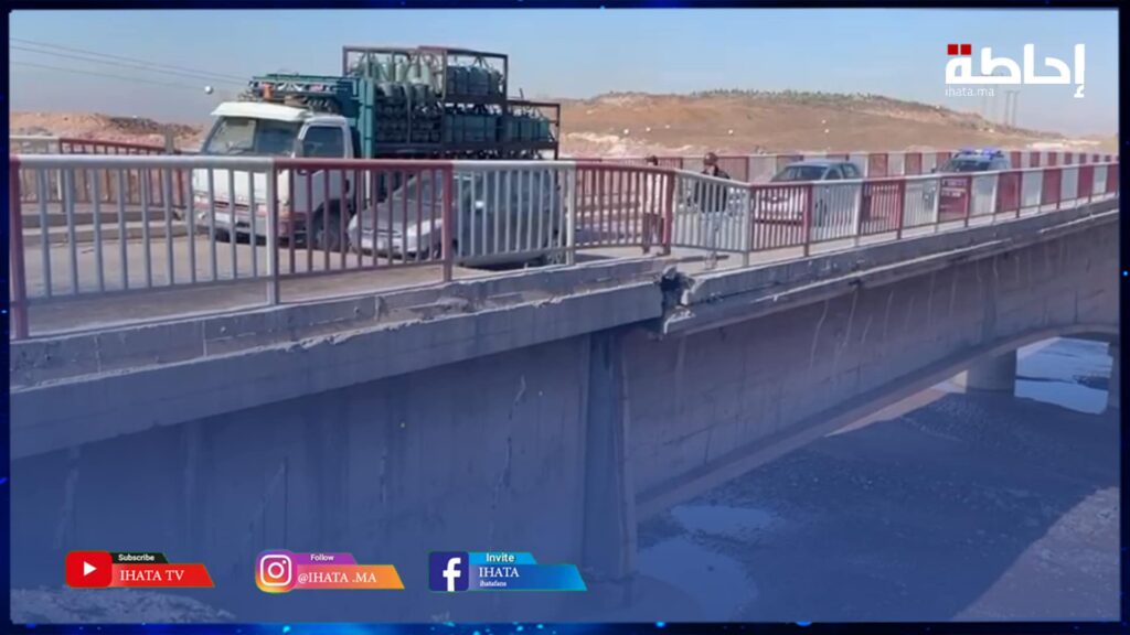 شرخ مفاجئ بقنطرة واد تانسيفت يتسبب في حوادث خطيرة وشلل تام لحركة السير بين مراكش وتامنصورت