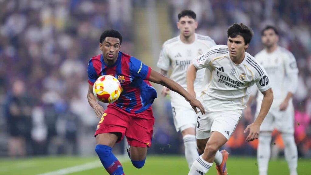 نادي برشلونة يهزم ريال مدريد ويتوج بالسوبر الإسباني في كلاسيكو مثير