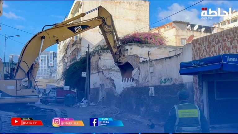 سلطات الدار البيضاء تهدم عددا من المنازل العشوائية بدرب غلف (فيديو)