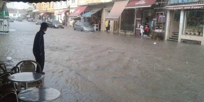 الأمطار تغرق عددا من الأحياء بمدينة فاس