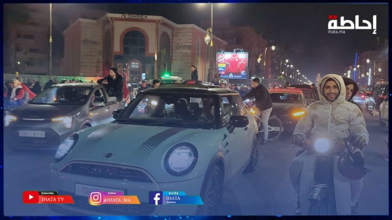 مراكشيون يخرجون إلى شوارع المدينة للاحتفال بفوز المنتخب الوطني على الكاميرون في دور الربع (فيديو)
