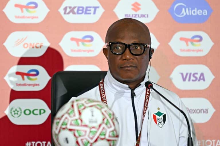 نازحون من المناطق الشرقية من ولاية الجزيرة السودانية يصلون إلى مدينة القضارف في 27 أكتوبر 2024.