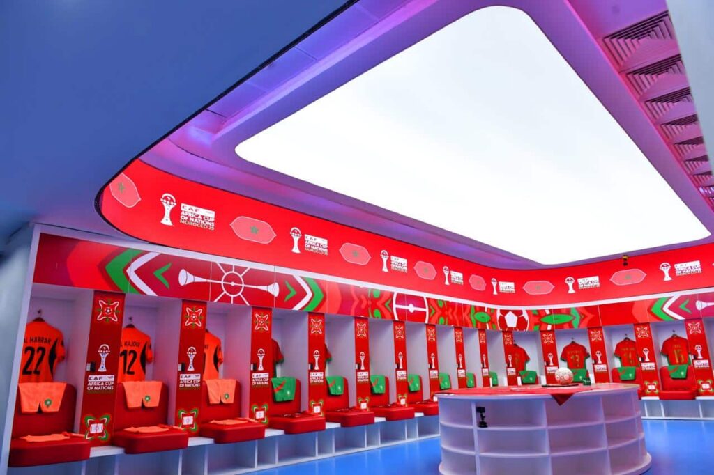 يواجه المنتخب الوطني المغربي لكرة القدم نظيره منتخب نيجيريا برسم نصف نهائي نيل كأس أمم إفريقيا المقامة حاليا بالمغرب.