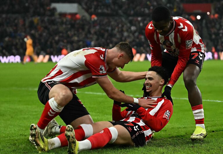 الدوري الإنجليزي.. شمس الدين طالبي يساهم في فوز فريق سندرلاند على بيرنلي