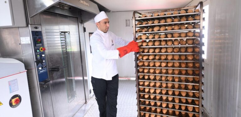 القصر الكبير.. المديرية العامة للأمن الوطني تعبئ وحدتين متنقلتين لتموين الساكنة المتضررة
