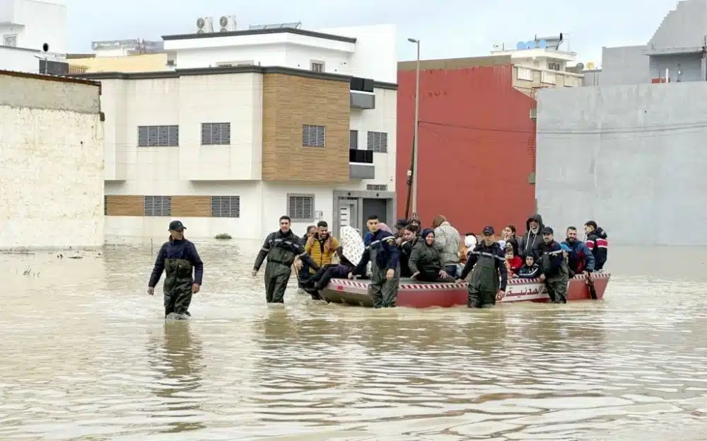 المؤسسات التعليمية إجلاء أكثر من 143 ألف شخص احترازيا بسبب مخاطر الفيضانات