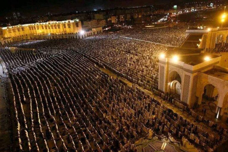 رمضان في المغرب.. حين تتحول المساجد إلى قبلة للآلاف المصلين