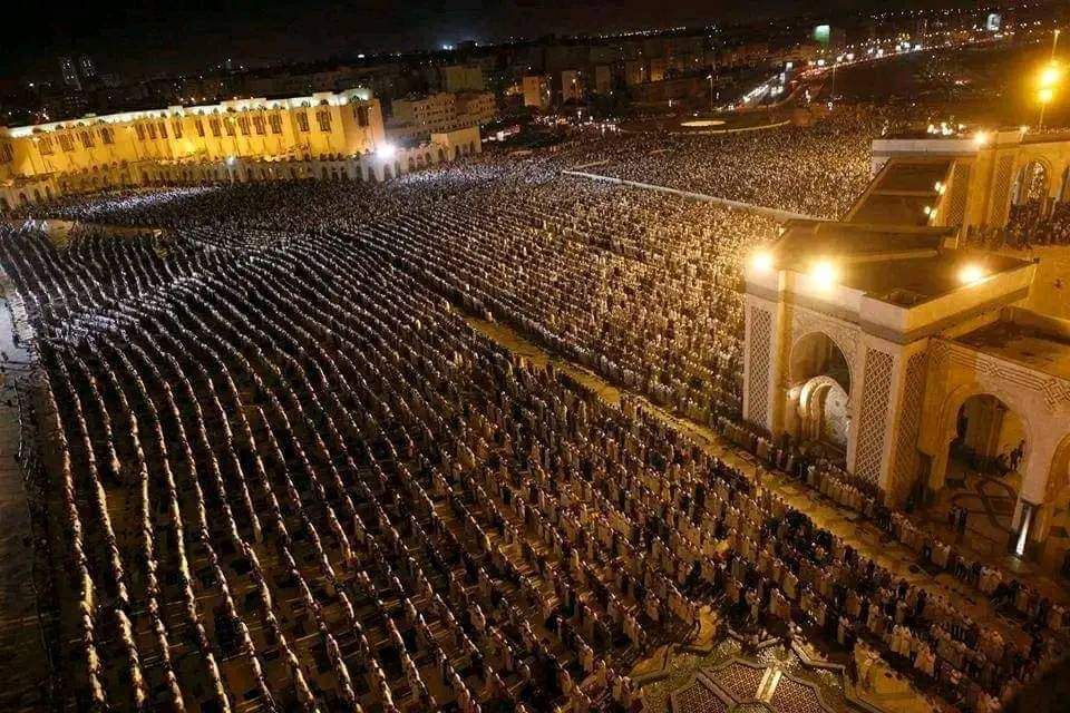 رمضان في المغرب.. حين تتحول المساجد إلى قبلة للآلاف المصلين