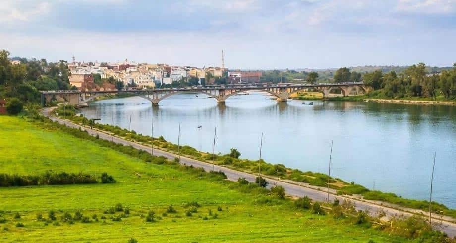 أزمور.. التساقطات المطرية تعيد التدفق الطبيعي لمياه وادي أم الربيع نحو المحيط الأطلسي