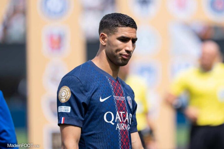 لاعب باريس سان جيرمان، الدولي المغربي أشرف حكيمي