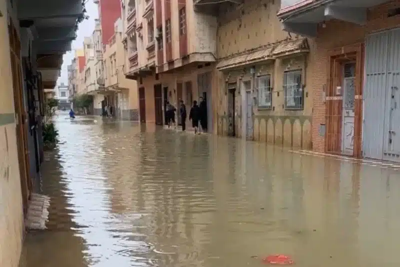 تعليق الدراسة بالقصر الكبير بسبب الفيضانات وسوء الأحوال الجوية