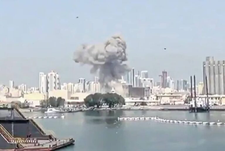 استهداف المدنيين ودول غير منخرطة في أعمال عدائية لحظة انفجار صاروخ إيراني في قاعدة أمريكية في البحرين تحذيرات من اتساع رقعة النزاع في المنطقة
