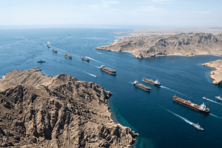 إجلاء أكثر من 9 آلاف أمريكي من منطقة الشرق الأوسط وواشنطن تلوّح بخفر ناقلات النفط عبر مضيق هرمز