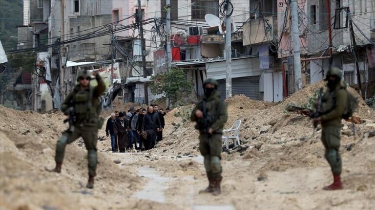 4 أفراد من عائلة واحدة بينهم طفلان قتلوا في الضفة الغربية بنيران قوات الأمن الإسرائيلي