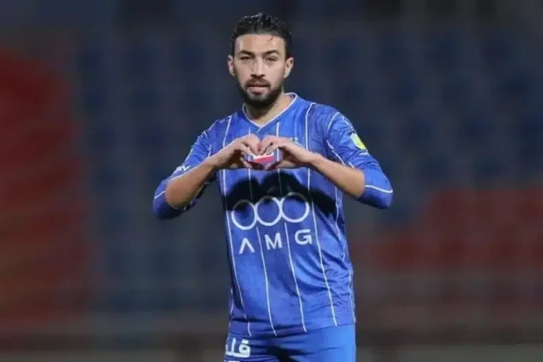 المغربي منير الحدادي عالق في إيران بعد غارات أميركية إسرائيلية