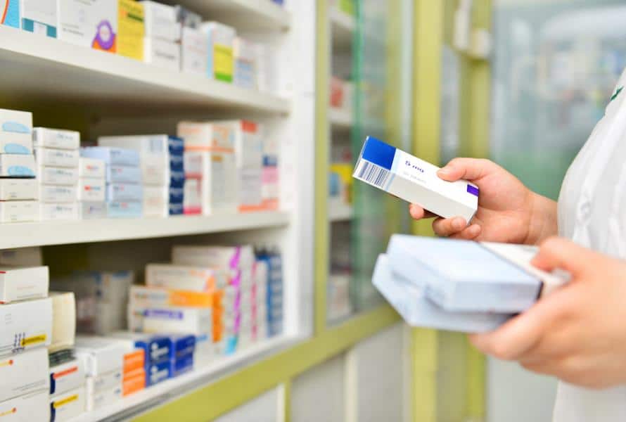 عقب اجتماع مع وزير الصحة.. نقابات الصيادلة تعلن تعليق الإضرابات والاحتجاجات