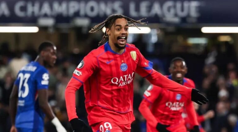 برادلي باركولا يحتفل بتسجيله هدفا في مرمى تشلسي الإنكليزي خلال مواجهة إياب ثمن نهائي دوري أبطال اوروبا لكرة القدم الثلاثاء في 17 مارس 2026