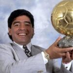 أسطورة كرة القدم الأرجنتينية، دييغو أرماندو مارادونا.