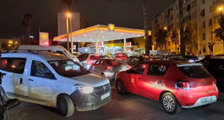 طوابير بمحطات الوقود بالدار البيضاء قبيل زيادة مرتقبة في أسعار المحروقات