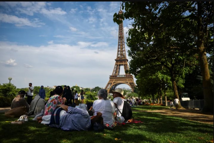موجة حر قياسية تضرب فرنسا