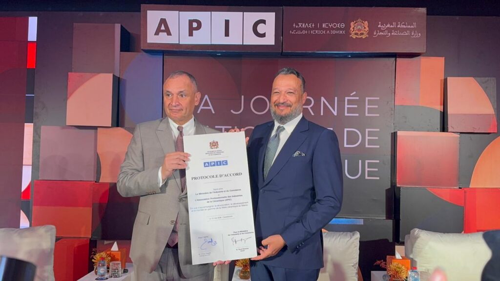 صناعة السيراميك المغربي.. توقيع اتفاق لتطوير وتعزيز علامة “صنع في المغرب” | إحاطة