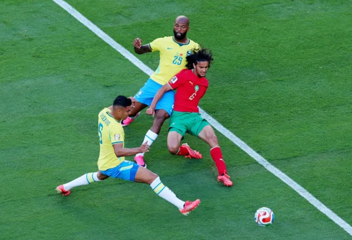 أيوب بوعدي إشادة الإعلام الدولي بالمنتخب المغربي بعد التعادل مع البرازيل