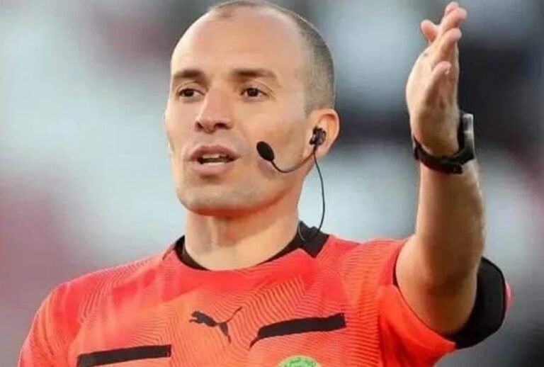 طاقم تحكيم مغربي في الدوري التنزاني