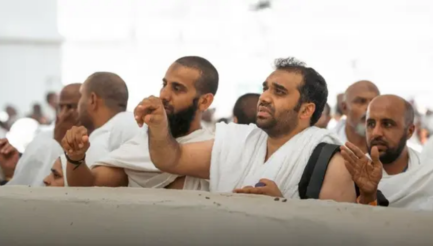 حجاج بيت الله الحرام يختتمون مناسك الحج برمي الجمرات | إحاطة