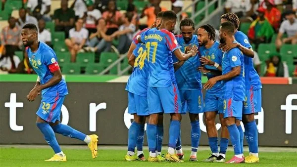 احتفال أم سخرية؟.. عمورة لاعب منتخب الجزائر يثير الجدل بتصرف مفاجئ تجاه مشجع الكونغو الديمقراطية