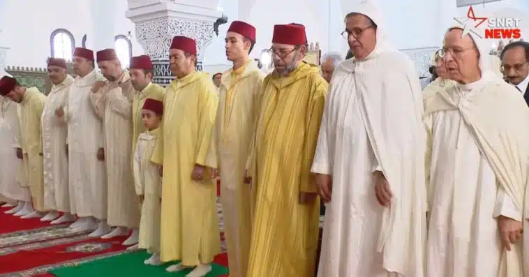 أمير المؤمنين يؤدي صلاة عيد الفطر بمسجد أهل فاس بالمشور السعيد بالرباط
