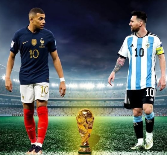 الفرنسي كيليان مبابي مهاجم ريال مدريد الإسباني يحتفل بعد تسجيله الهدف الثالث لفريقه في مرمى بوروسيا دورتموند الالماني في ملعب "ميتلايف ستايدوم" في إيست راذرفورد في 5 يوليوز 2025