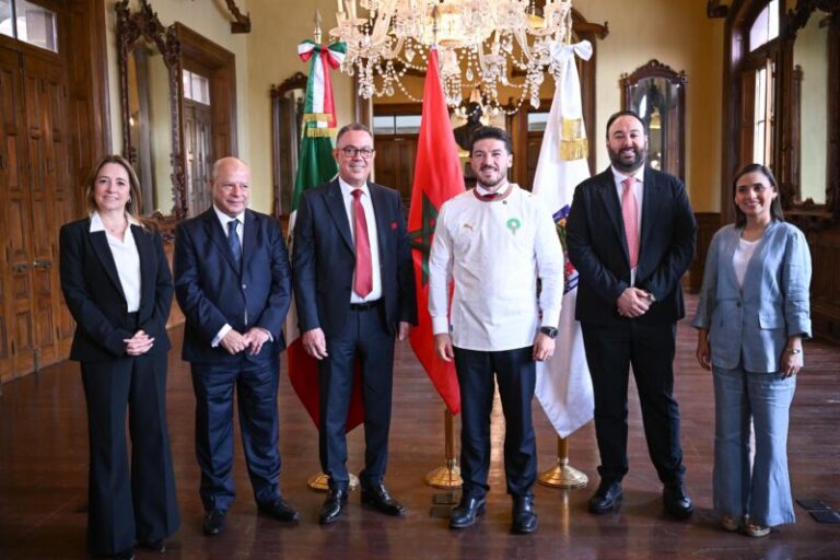 حاكم نويفو ليون يستقبل لقجع وسفير المغرب قبل مواجهة هولندا في مونديال 2026 | إحاطة