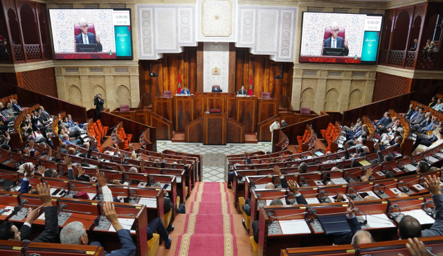 مجلس المستشارين يصادق بالأغلبية على مقترحي قانون يهمان كفالة الأطفال المهملين والالتزامات والعقود