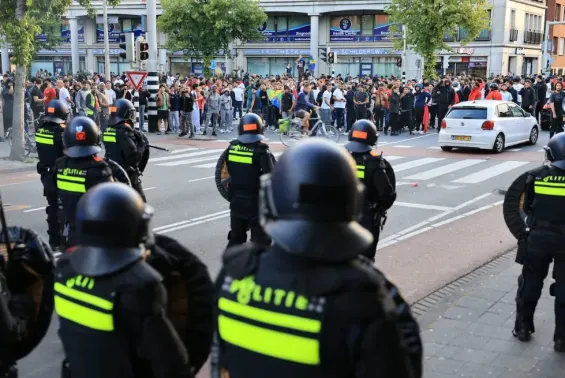 لاهاي.. توقيف 13 شخصا بعد احتفالات فوز المغرب على هولندا